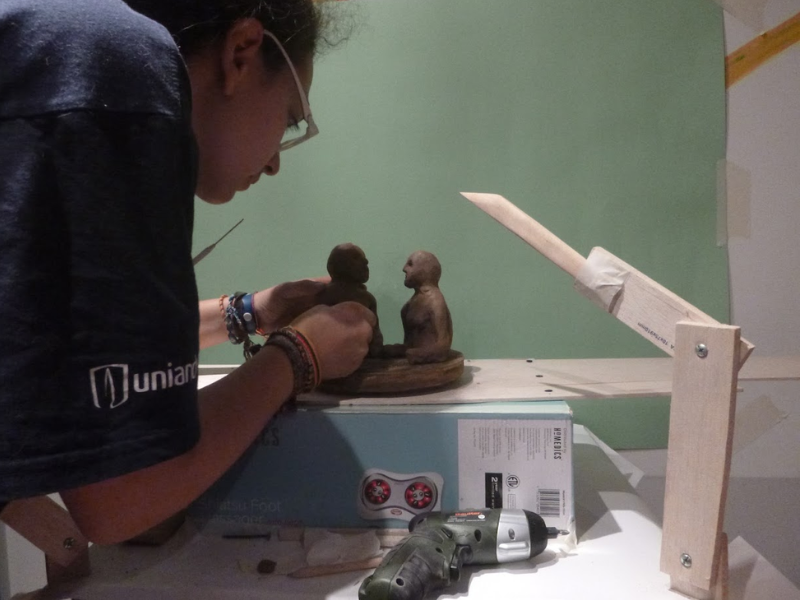 Detras de camaras - animando - El ultimo latido - stopmotion arcilla dibujo homofobia Bogota Andrea Galindo Nebla arte
