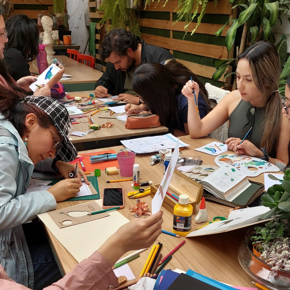 Crea tu propia libreta ilustrada - Edición Amor y Amistad en Bogotá - Image 2